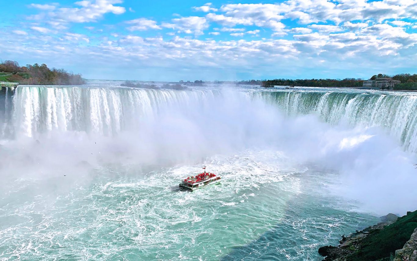Horseshoe Falls with Niagara City Cruise boat at Niagara Falls basin