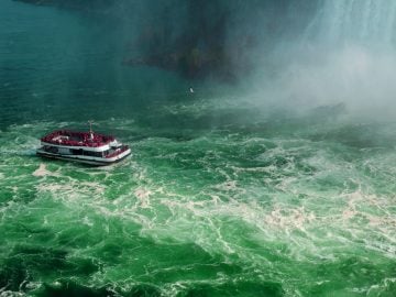 Niagara Falls Greenish River with hornblower