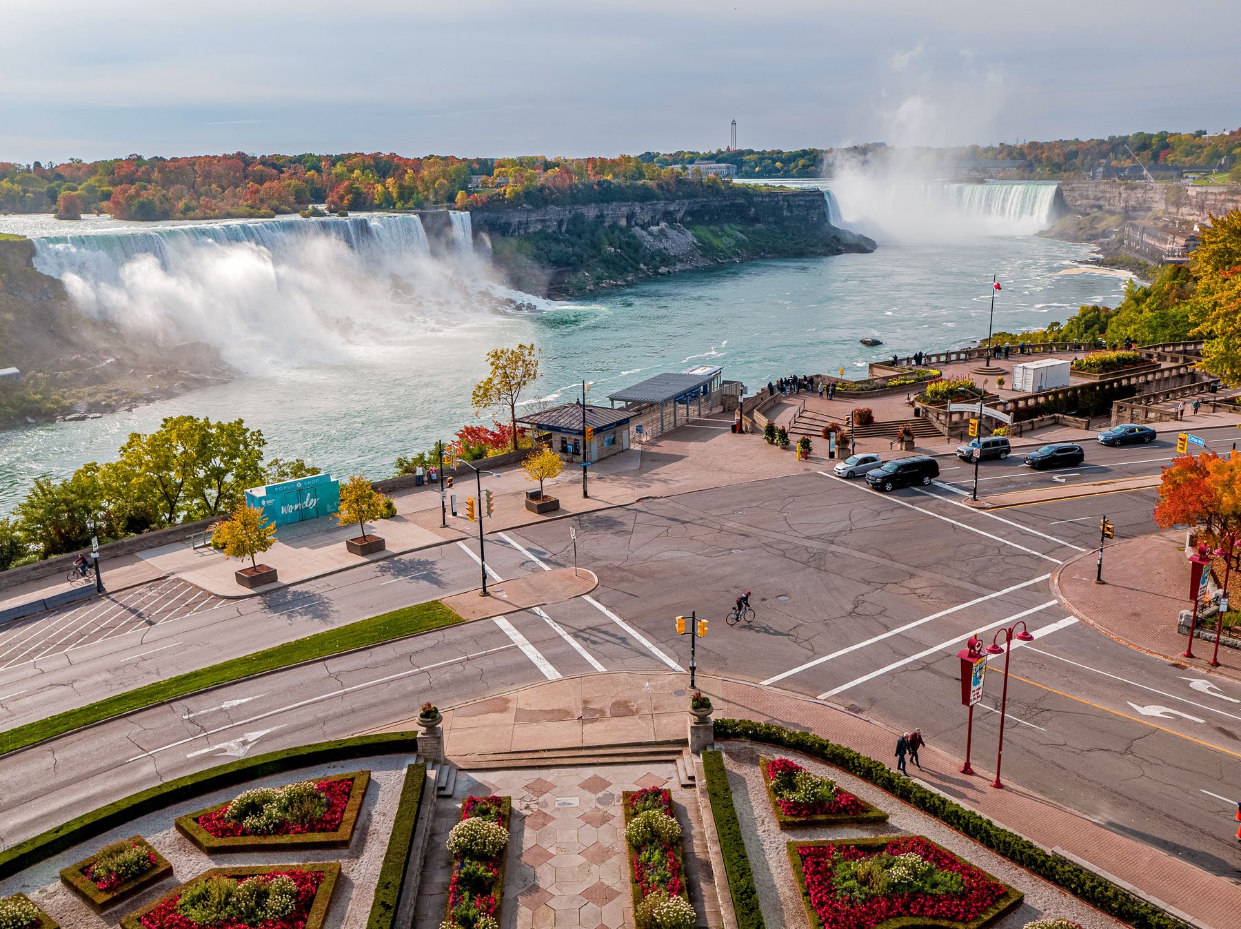 Niagara Falls Parkway and Clifton Hill intersection