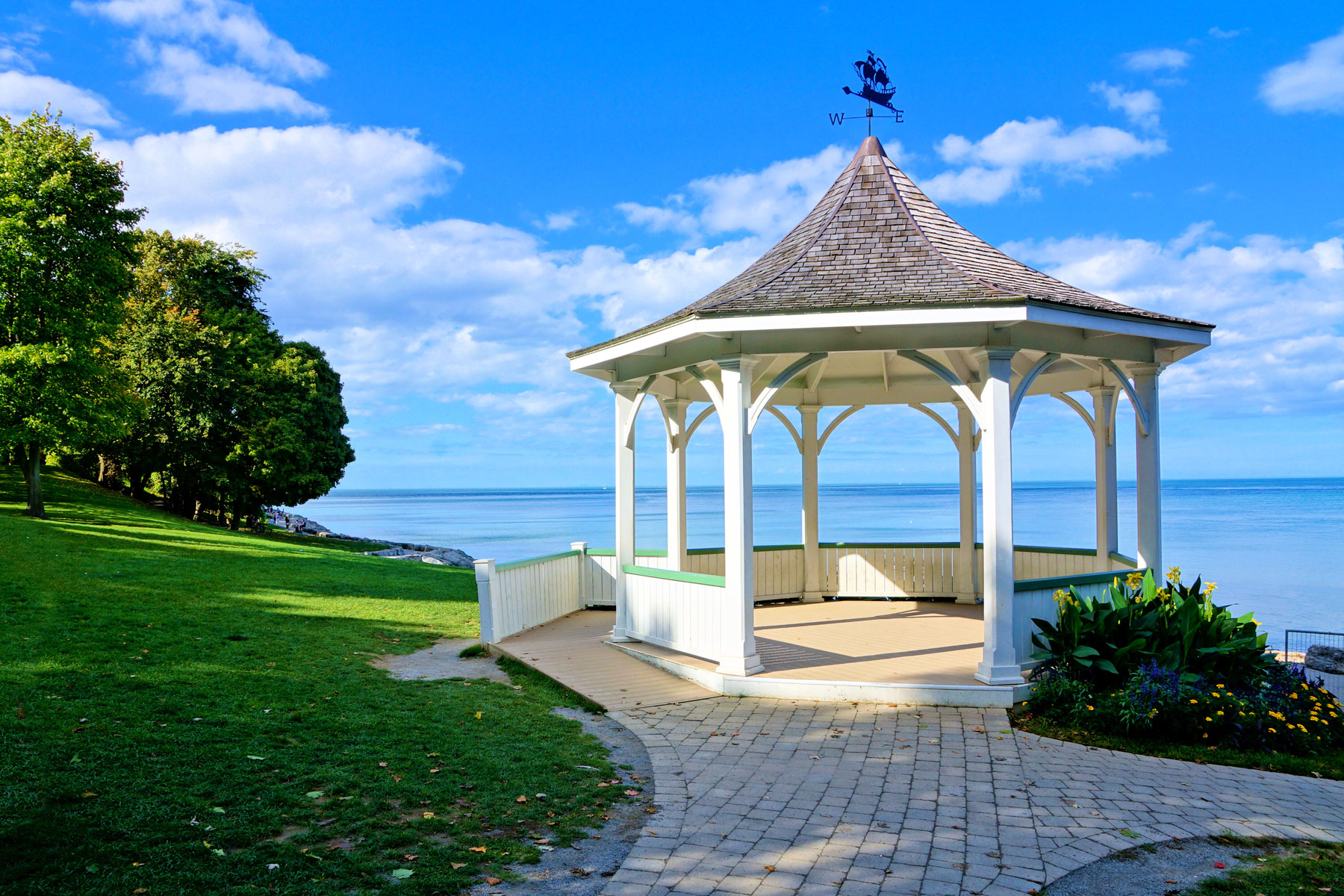 White gazebo along Lake Ontario during summer, Niagara on the Lake, Canada