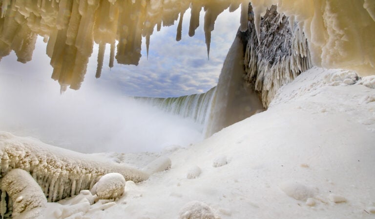 Niagara Falls Frozen Offers The Most Breathtaking Views