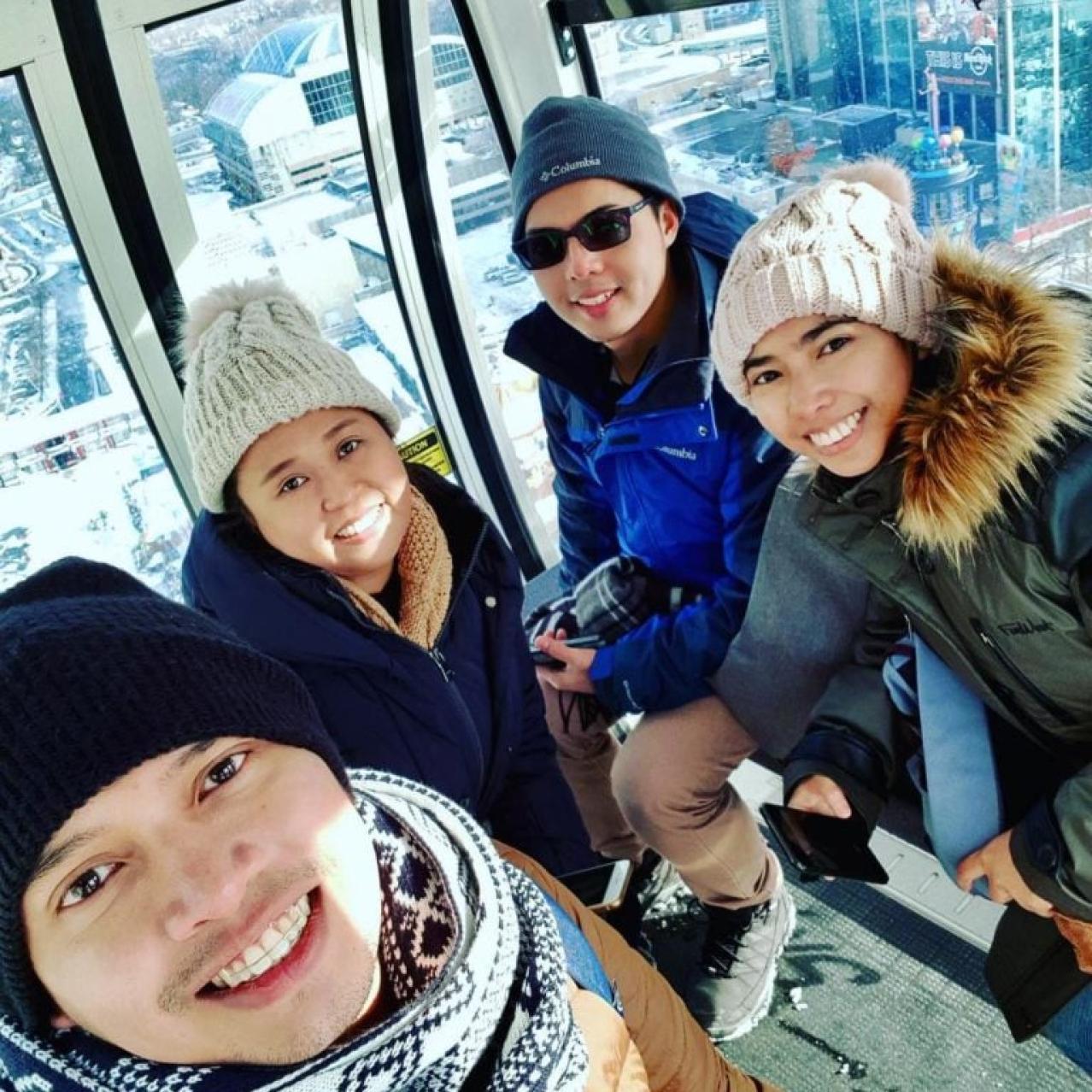 niagara skywheel family viewing the falls below